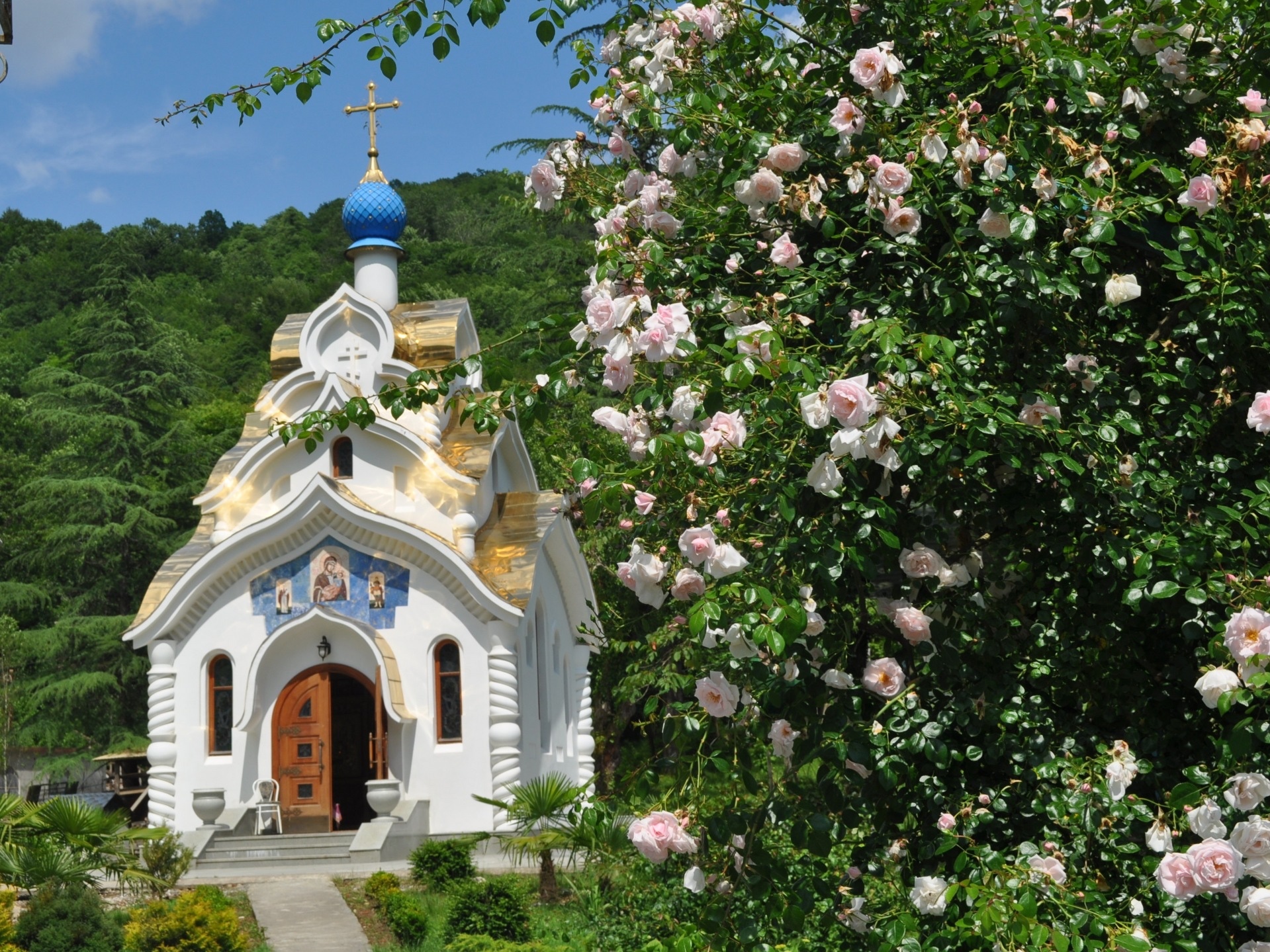 Женский монастырь Женский монастырь